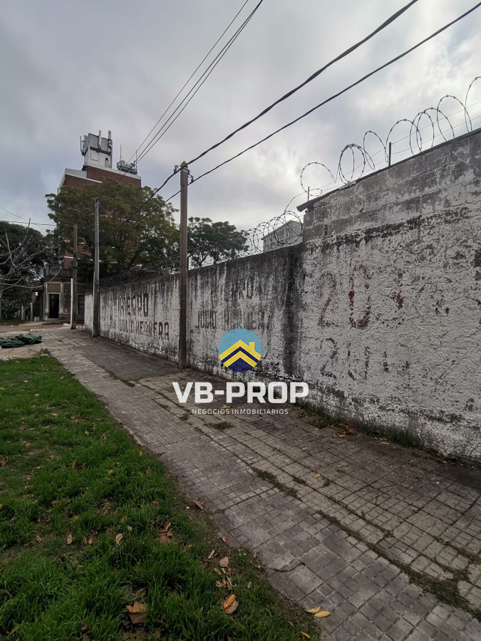 Casa ID.216 - Venta terreno buceo parque Batlle casa 1 dormitorio  