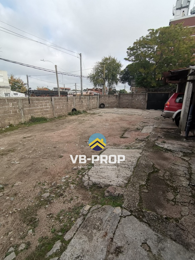 Casa ID.216 - Venta terreno buceo parque Batlle casa 1 dormitorio  