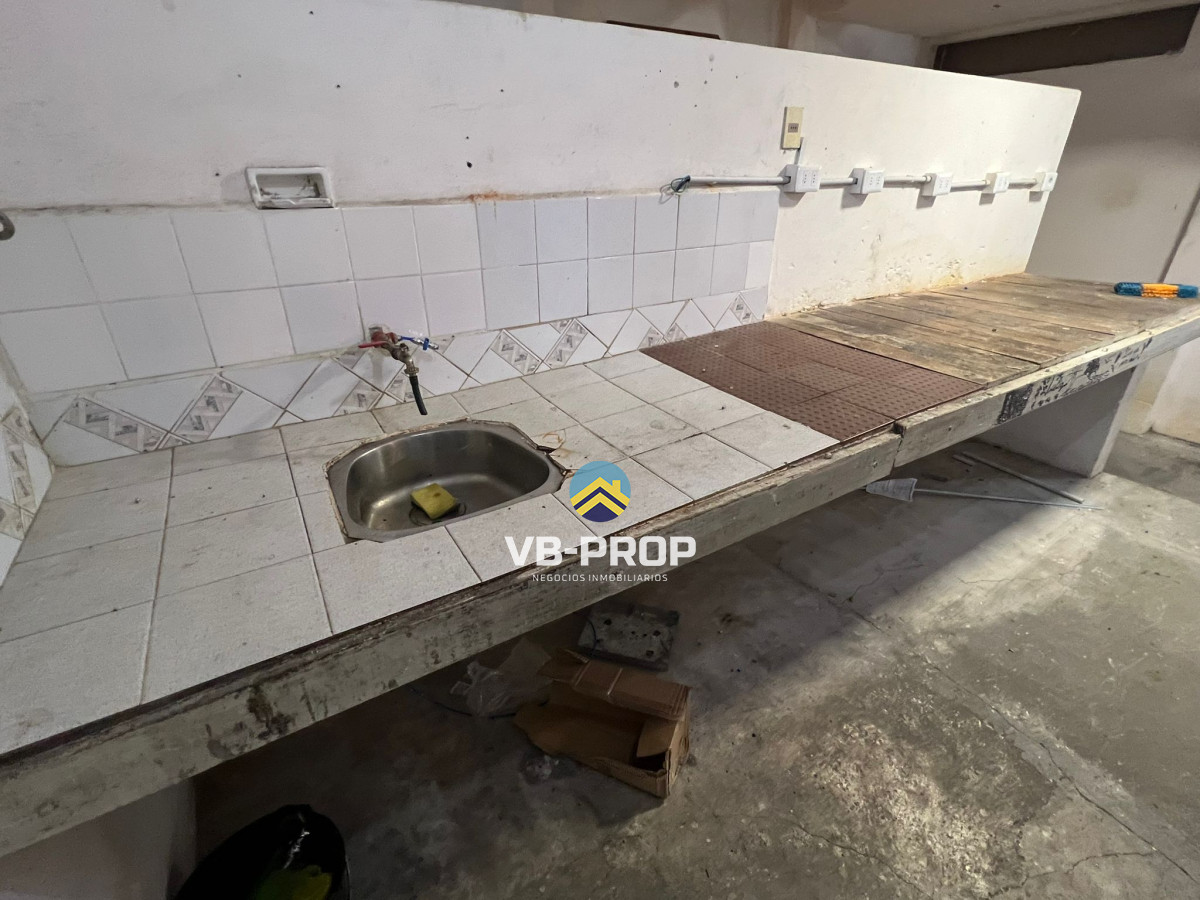 Local Comercial ID.18 - Alquiler Deposito Local Comercial Oficina Centro Barrio Sur 