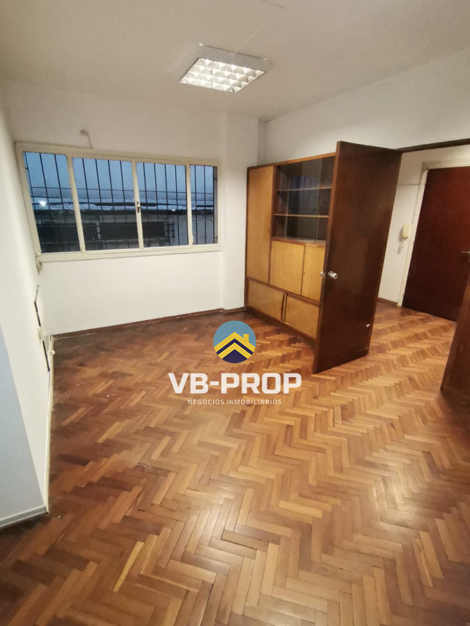 Oficina ID.311 - Alquiler oficina centro Rio Branco y 18 de Julio