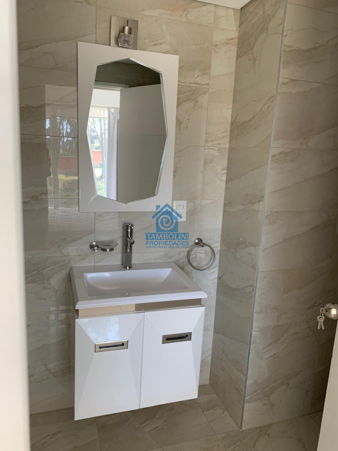 Apartamento ID.461 - Hermoso departamento en alquiler anual en Edificio frente al mar