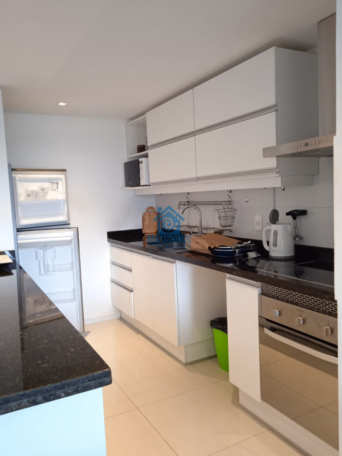 Apartamento ID.383 - Alquiler Anual en Brava 2 dormitorios Edif. con Amenities 