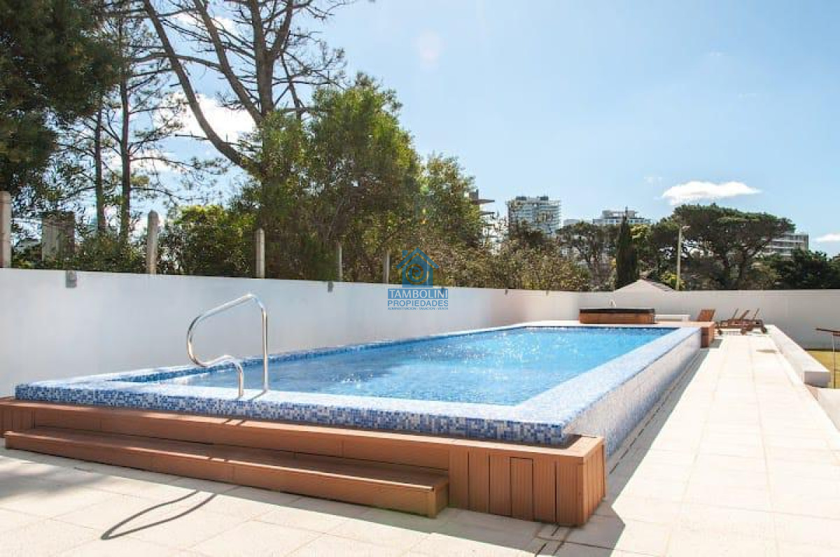 Apartamento ID.383 - Alquiler Anual en Brava 2 dormitorios Edif. con Amenities 