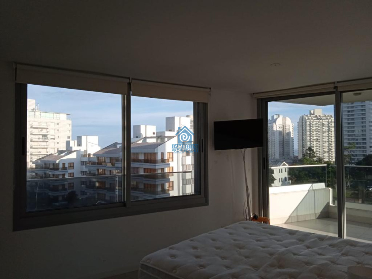 Apartamento ID.383 - Alquiler Anual en Brava 2 dormitorios Edif. con Amenities 