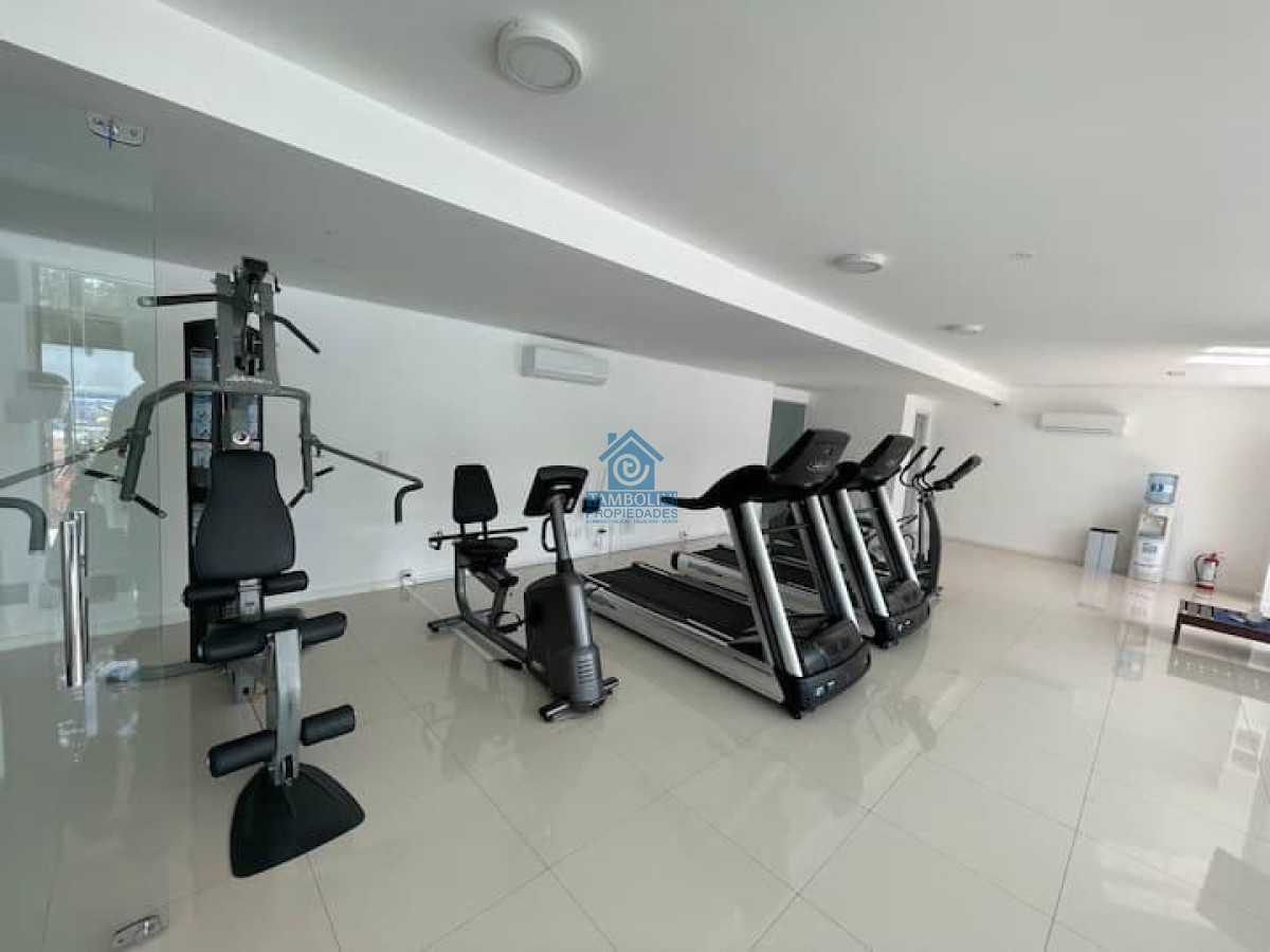 Apartamento ID.383 - Alquiler Anual en Brava 2 dormitorios Edif. con Amenities 
