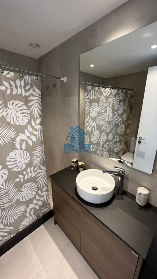Apartamento ID.537 - Alquiler Anual - Hermoso Esquinero en Venetian frente al mar 