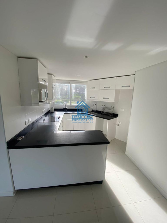 Alquiler Anual Frente al Mar Mansa - GoPunta - Portal Inmobiliario de Punta del Este - Maldonado