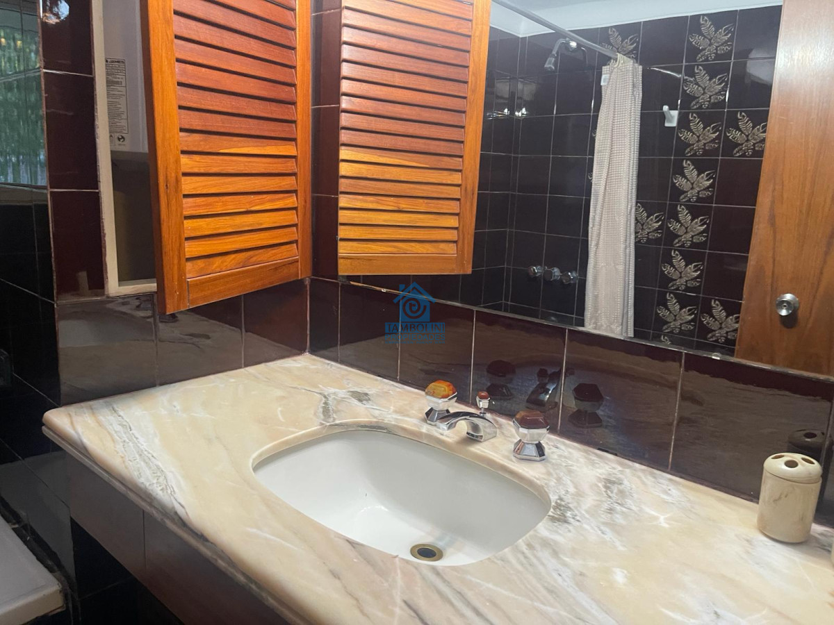 Apartamento ID.306 - Alquiler Anual en Punta del Este Edificio con Cancha de Tennis 