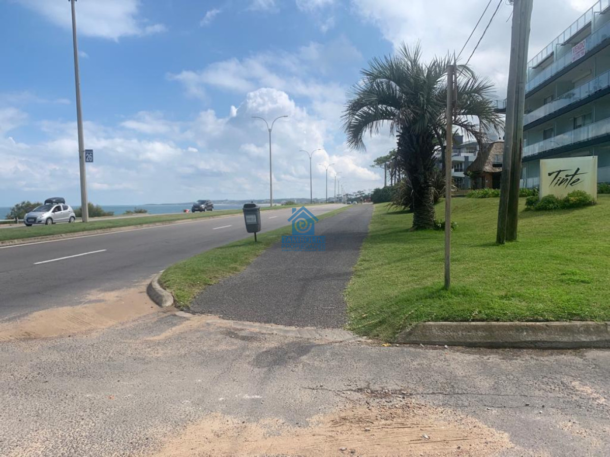 Apartamento ID.38 - Venta Departamento Mansa Edif. Frente al Mar 