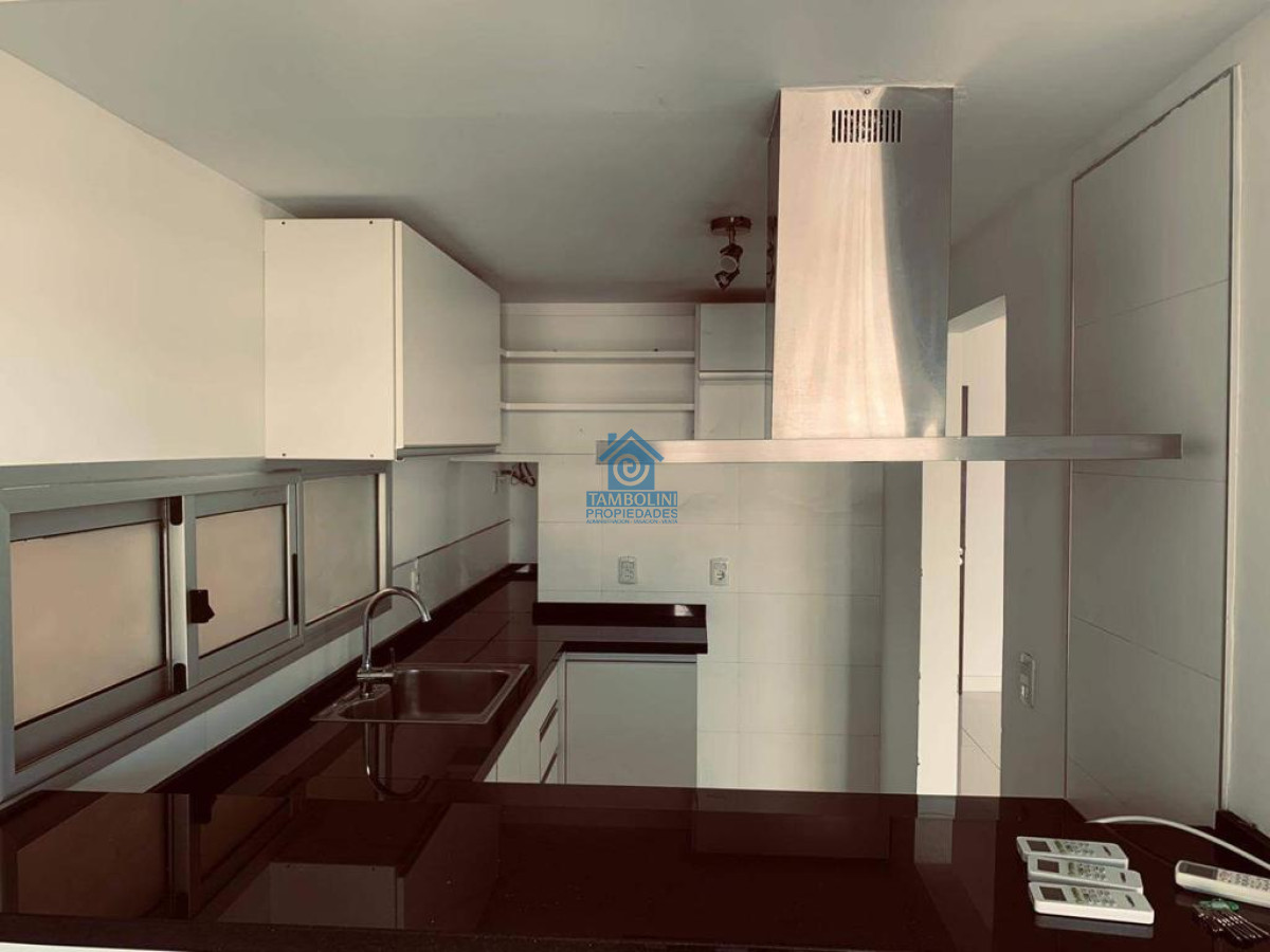 Apartamento ID.38 - Venta Departamento Mansa Edif. Frente al Mar 