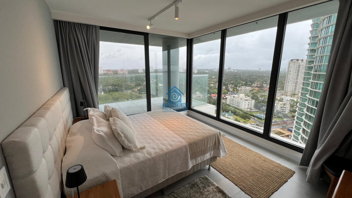 Apartamento ID.537 - Alquiler Anual - Hermoso Esquinero en Venetian frente al mar 