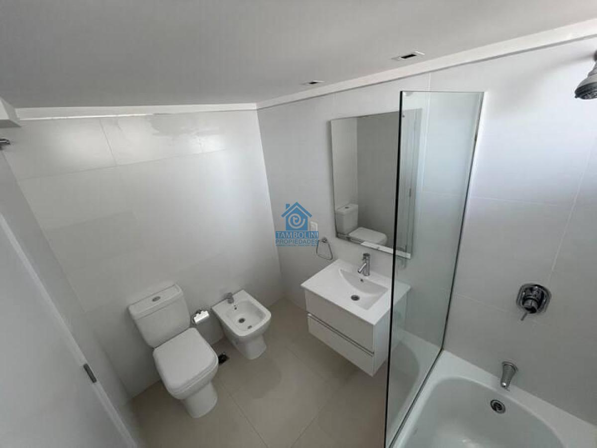 Apartamento ID.383 - Alquiler Anual en Brava 2 dormitorios Edif. con Amenities 