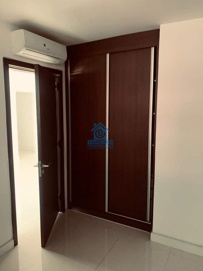 Apartamento ID.38 - Venta Departamento Mansa Edif. Frente al Mar 