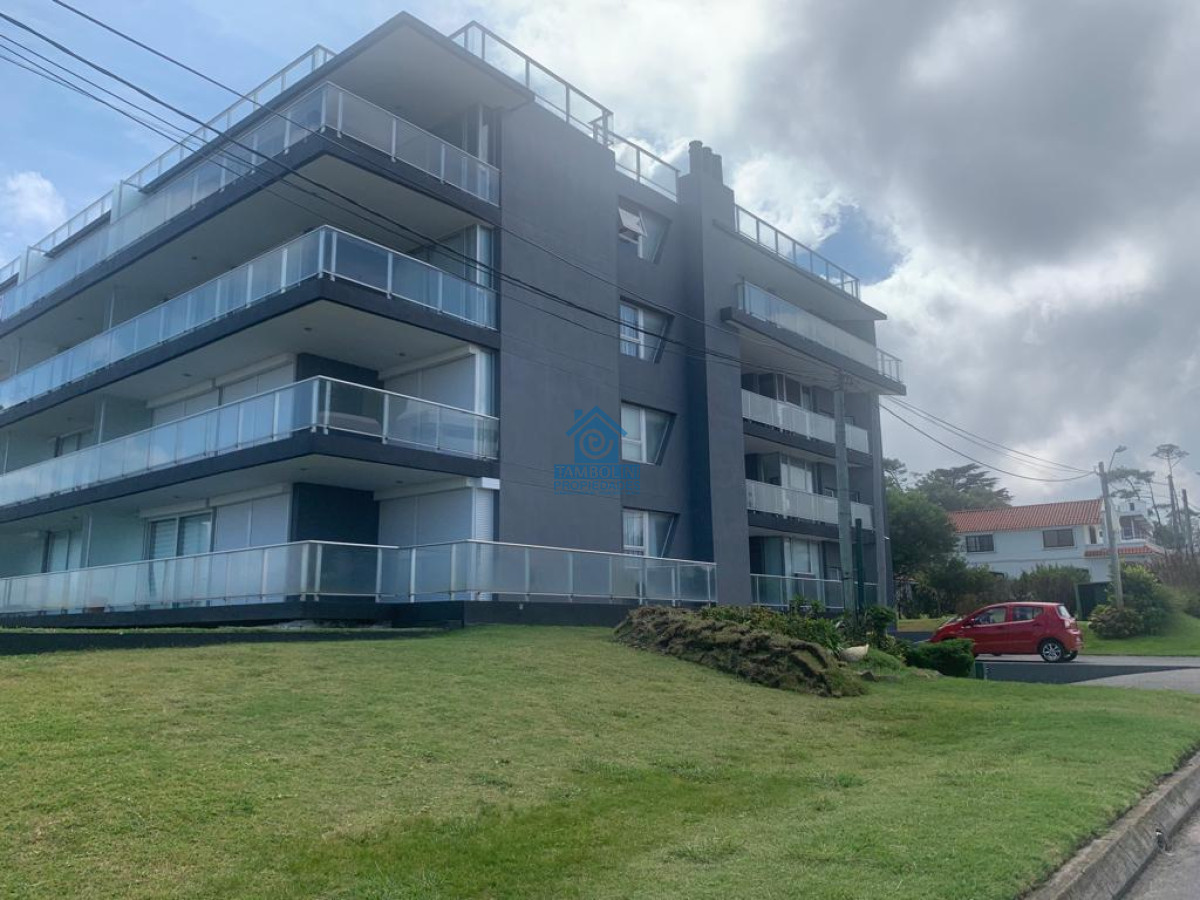 Apartamento ID.38 - Venta Departamento Mansa Edif. Frente al Mar 