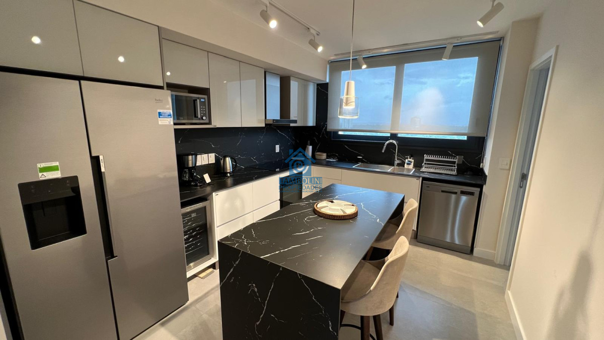 Apartamento ID.537 - Alquiler Anual - Hermoso Esquinero en Venetian frente al mar 