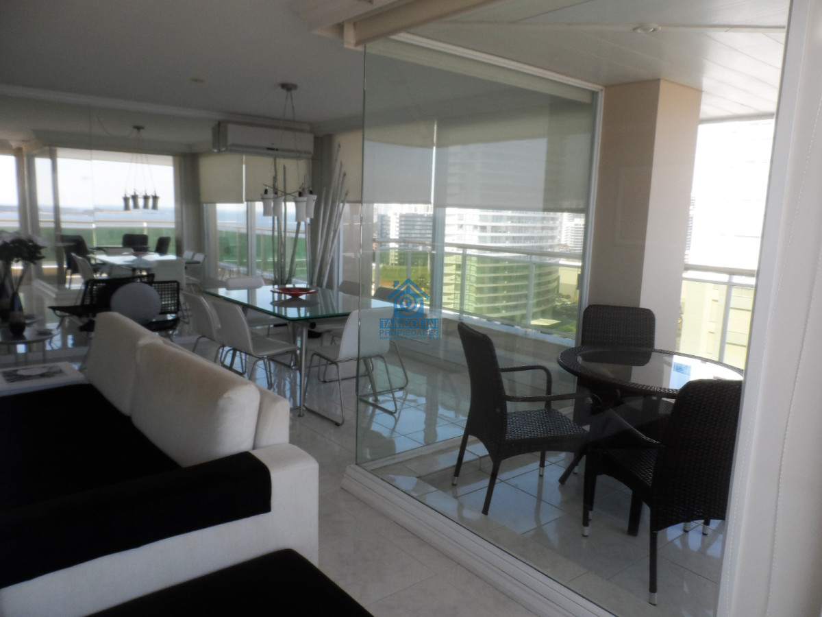 Apartamento ID.44 - Impactante Coral Tower Alquiler Anual 