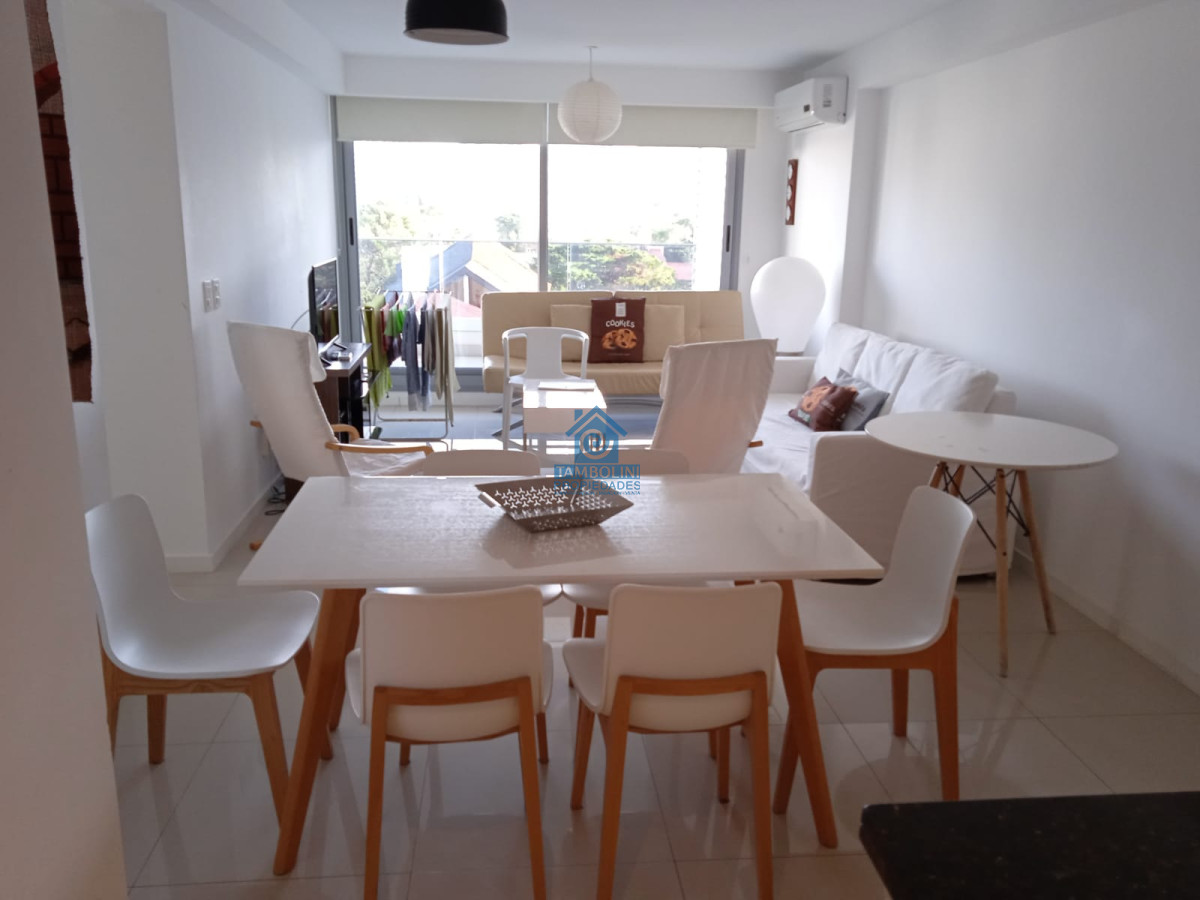 Apartamento ID.383 - Alquiler Anual en Brava 2 dormitorios Edif. con Amenities 