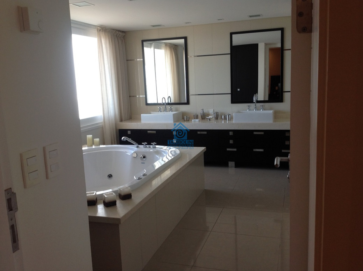 Apartamento ID.96 - Fabuloso Duplex en Venta en Torre Aquarela