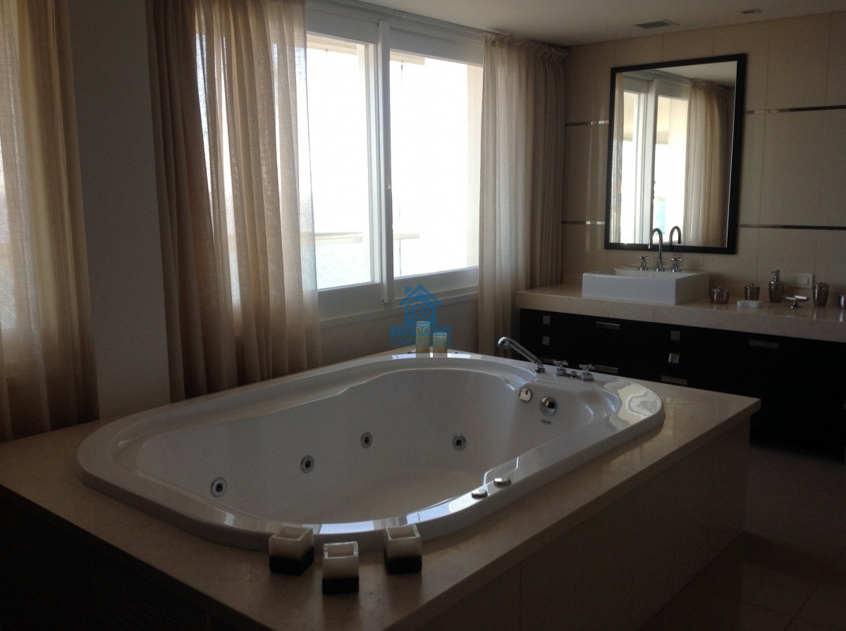 Apartamento ID.96 - Fabuloso Duplex en Venta en Torre Aquarela