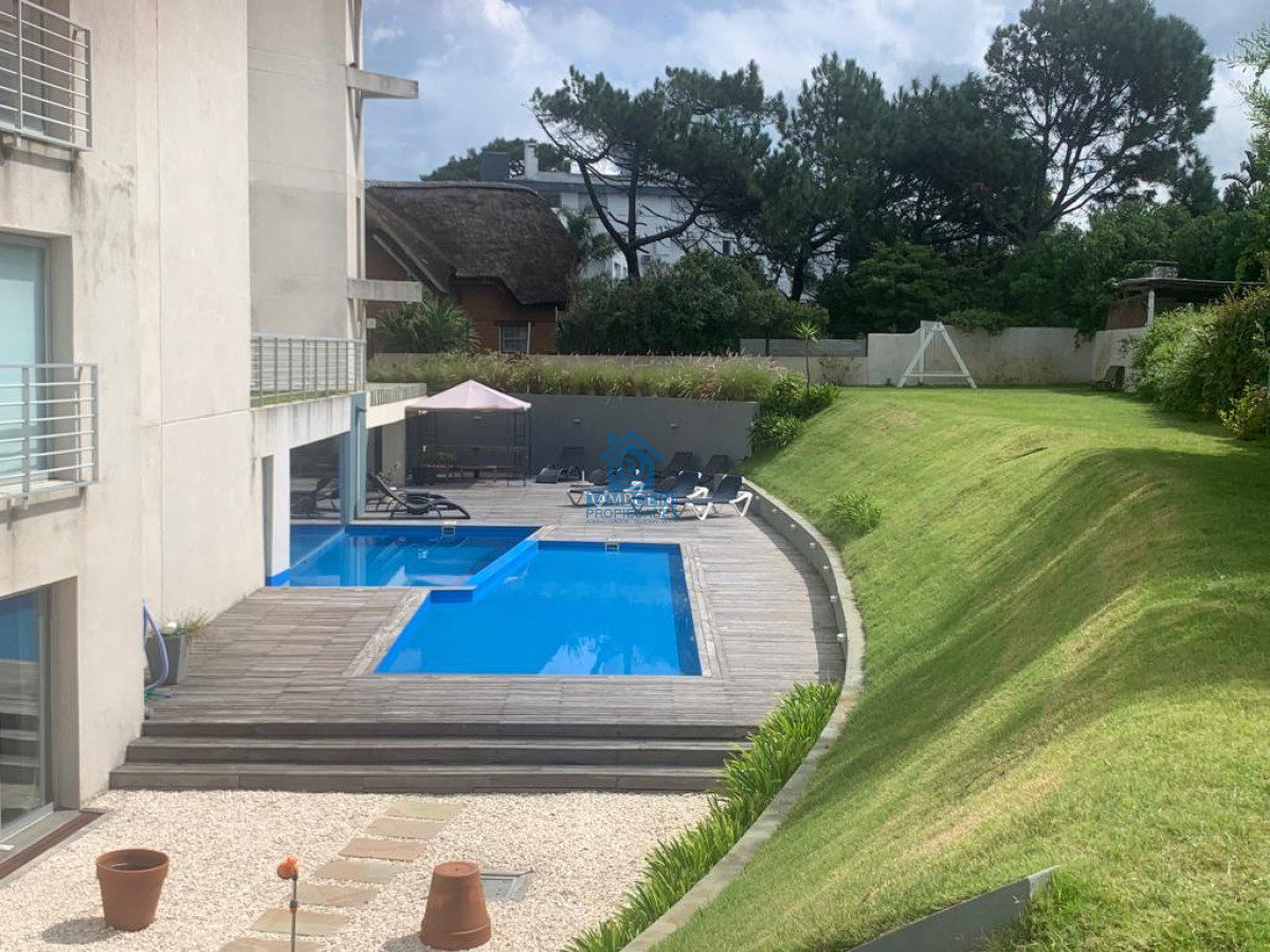 Apartamento ID.38 - Venta Departamento Mansa Edif. Frente al Mar 