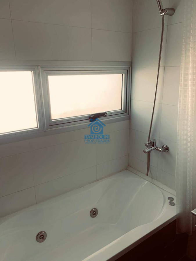 Apartamento ID.38 - Venta Departamento Mansa Edif. Frente al Mar 