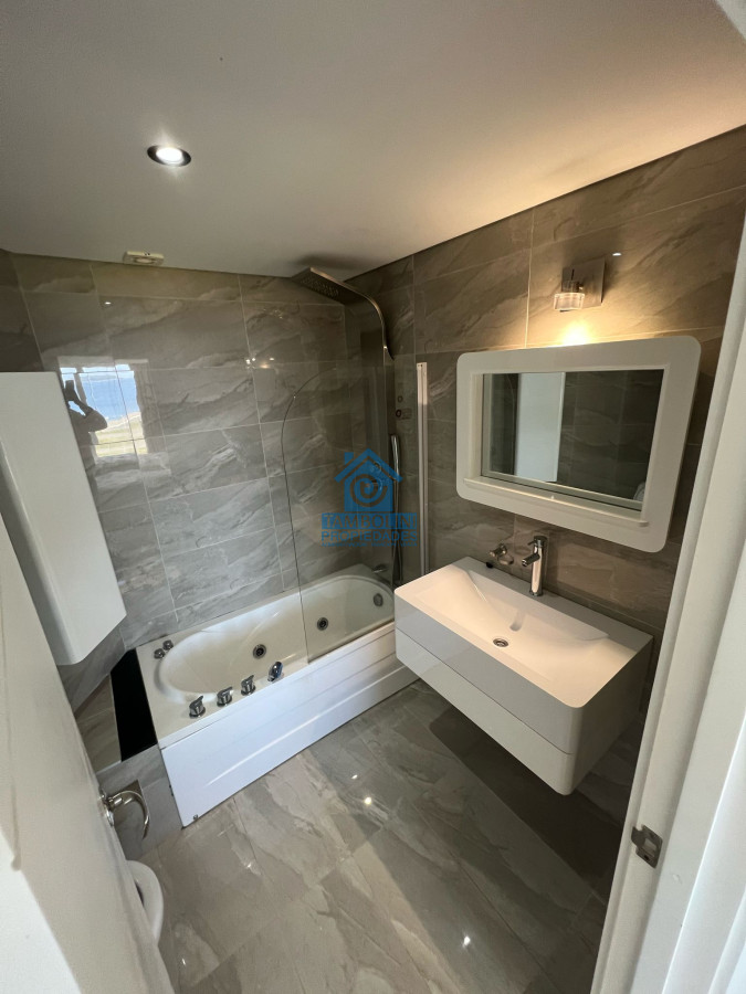 Apartamento ID.709 - Alquiler Anual Pent House Frente al Mar 