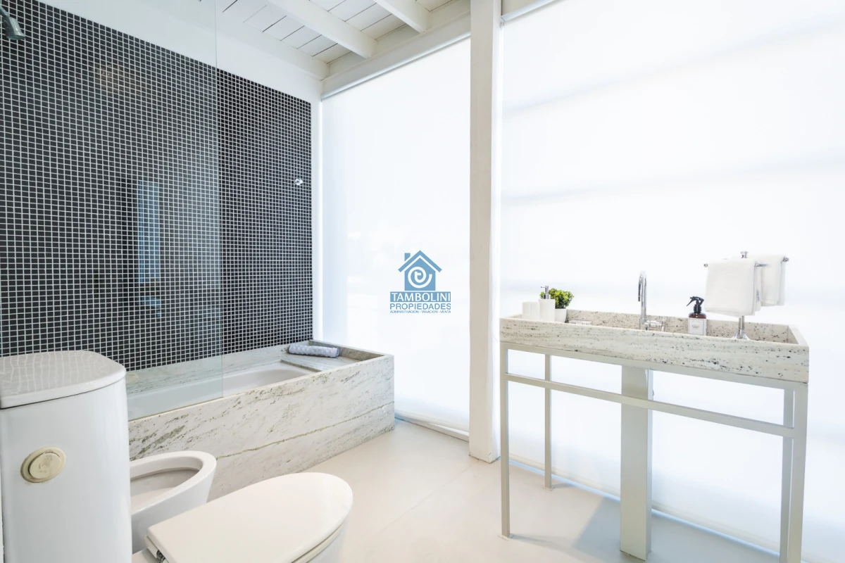 Casa ID.1035 - Alquiler Anual Fabulosa Casa en La Barra 