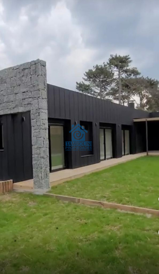Casa ID.255 - Moderna Casa a Estrenar Punta del Este 4 dormitorios 