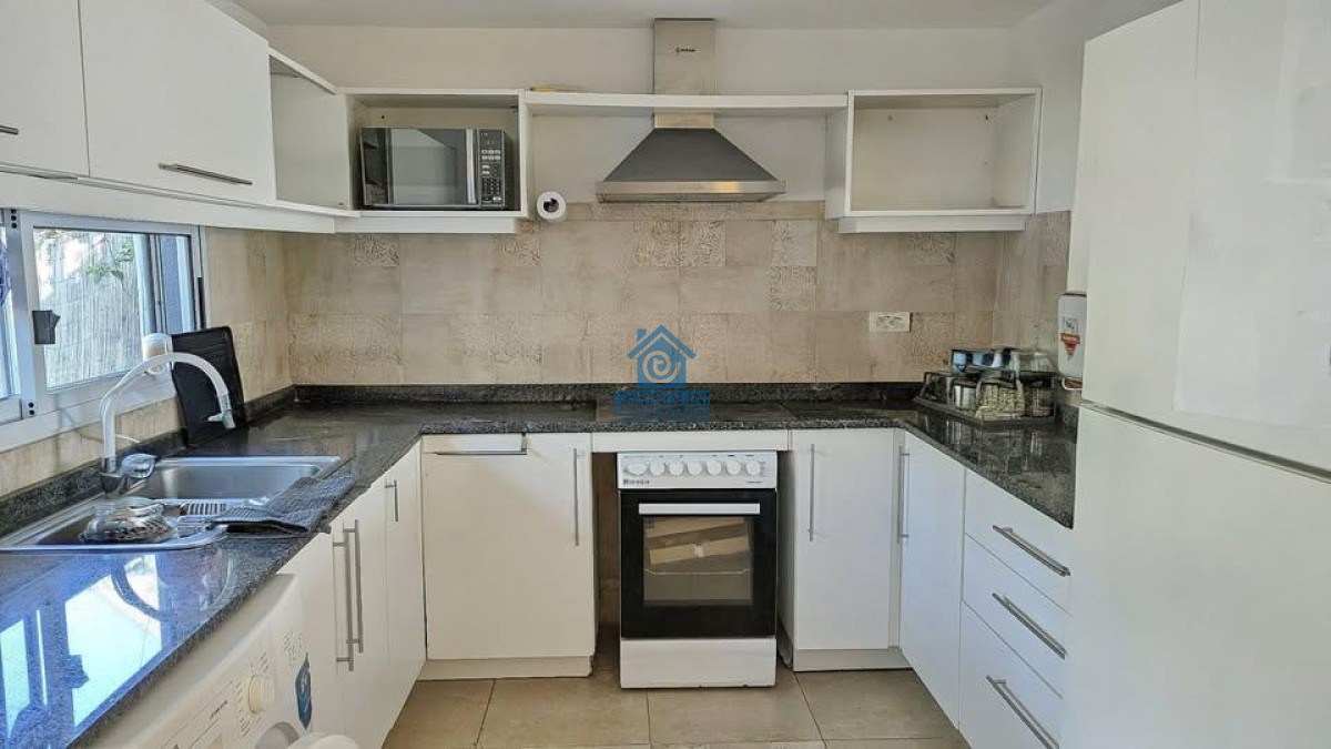 Casa ID.1078 - Alquiler Anual Casa 3 Suites Pinares 