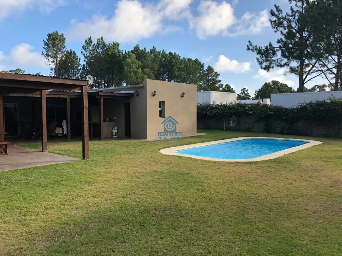 Casa ID.534 - Casa en Barrio Privado 