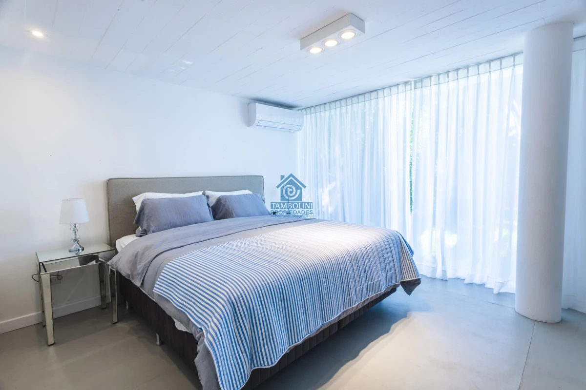 Casa ID.1035 - Alquiler Anual Fabulosa Casa en La Barra 