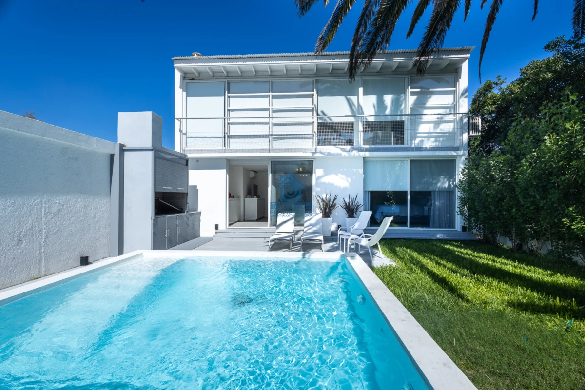 Casa ID.1035 - Alquiler Anual Fabulosa Casa en La Barra 