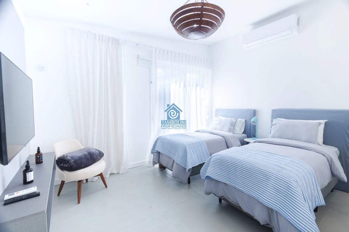 Casa ID.1035 - Alquiler Anual Fabulosa Casa en La Barra 