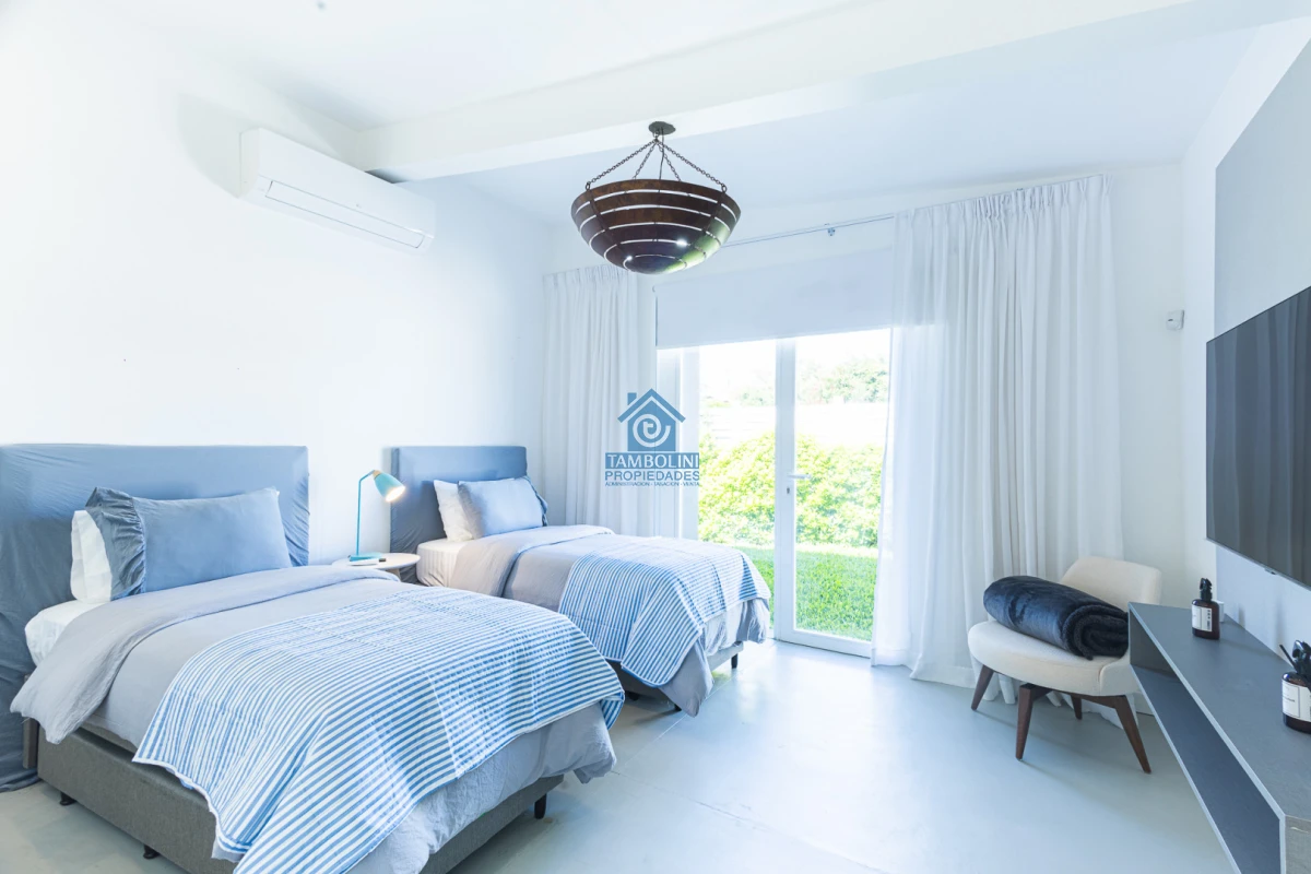 Casa ID.1035 - Alquiler Anual Fabulosa Casa en La Barra 