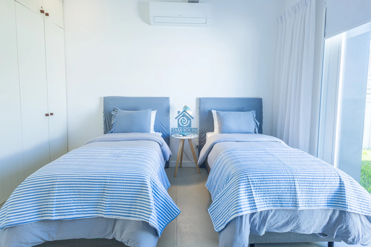 Casa ID.1035 - Alquiler Anual Fabulosa Casa en La Barra 