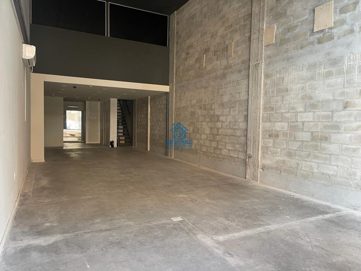 Local Comercial ID.165 - Local Alta Gama Calle 20 Punta del Este - Estrena 