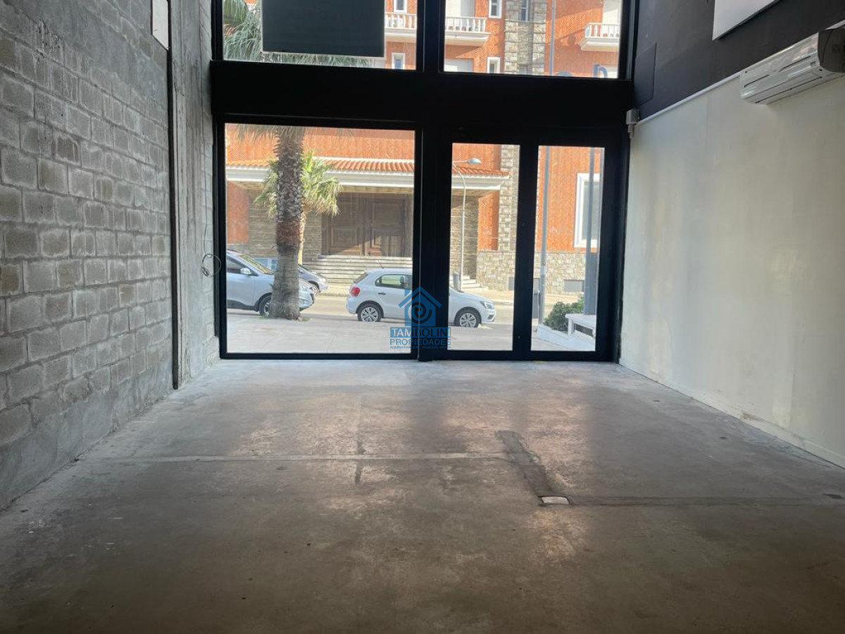 Local Comercial ID.165 - Local Alta Gama Calle 20 Punta del Este - Estrena 