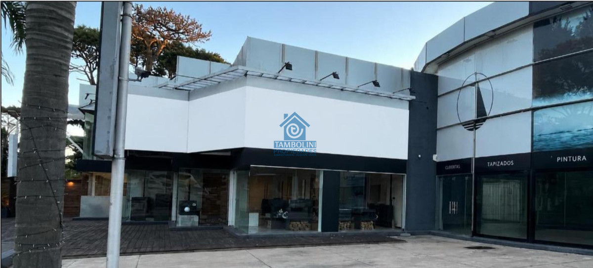 Alquiler Local en Premium Plaza   -
