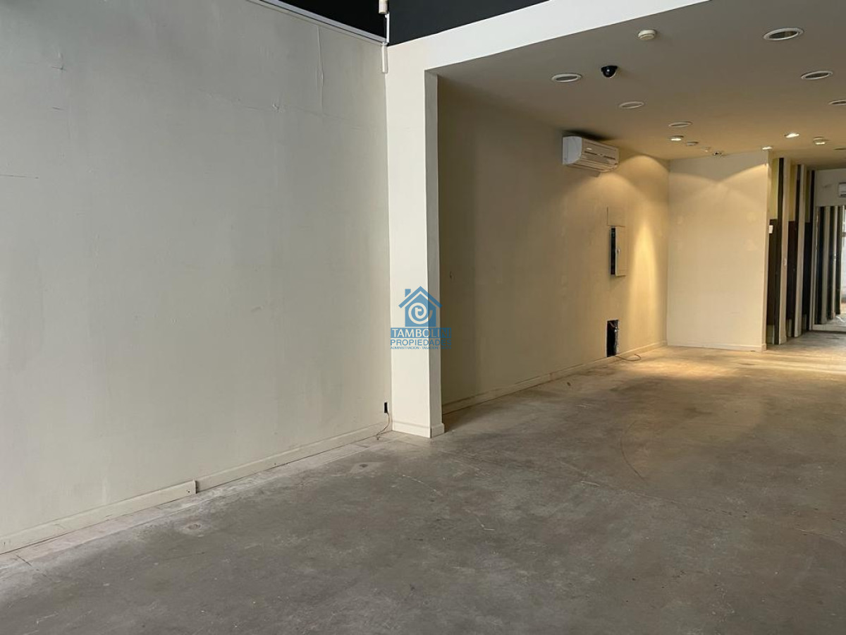 Local Comercial ID.165 - Local Alta Gama Calle 20 Punta del Este - Estrena 