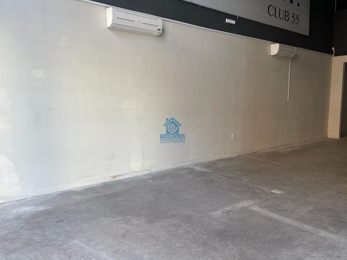 Local Comercial ID.165 - Local Alta Gama Calle 20 Punta del Este - Estrena 