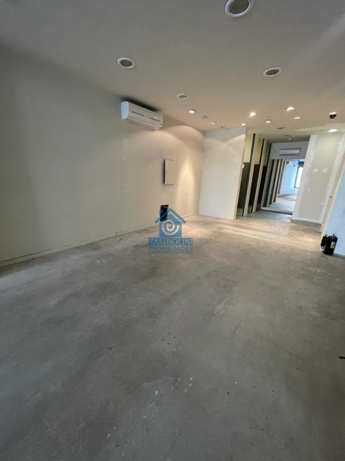 Local Comercial ID.165 - Local Alta Gama Calle 20 Punta del Este - Estrena 