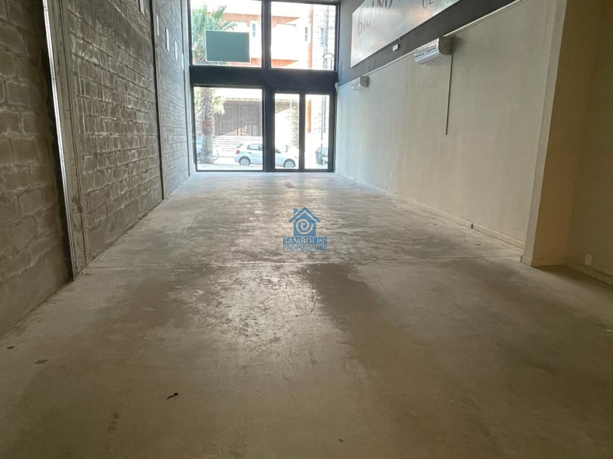 Local Comercial ID.165 - Local Alta Gama Calle 20 Punta del Este - Estrena 