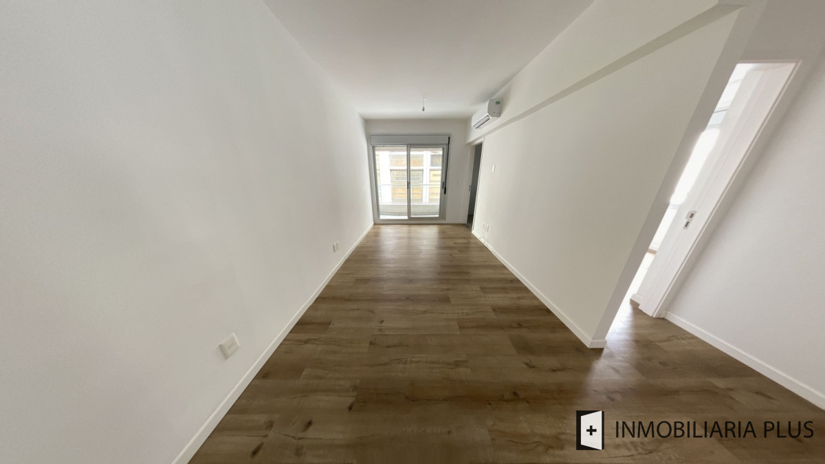 Apartamento ID.3 - Apartamento En Alquiler Sobre Av. 18, 2 Dormitorios Con Garaje En Cordón En Alquiler $31.000 Con Todos Los Servicios.