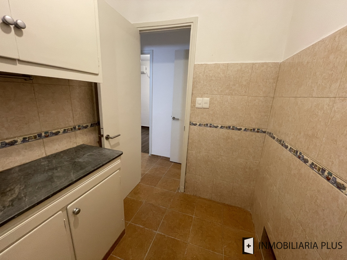 Apartamento ID.1343 - Alquiler de apartamento de 2 dormitorios reciclado en Brandzen y Paullie a 100 mts de 18 de Julio Montevideo