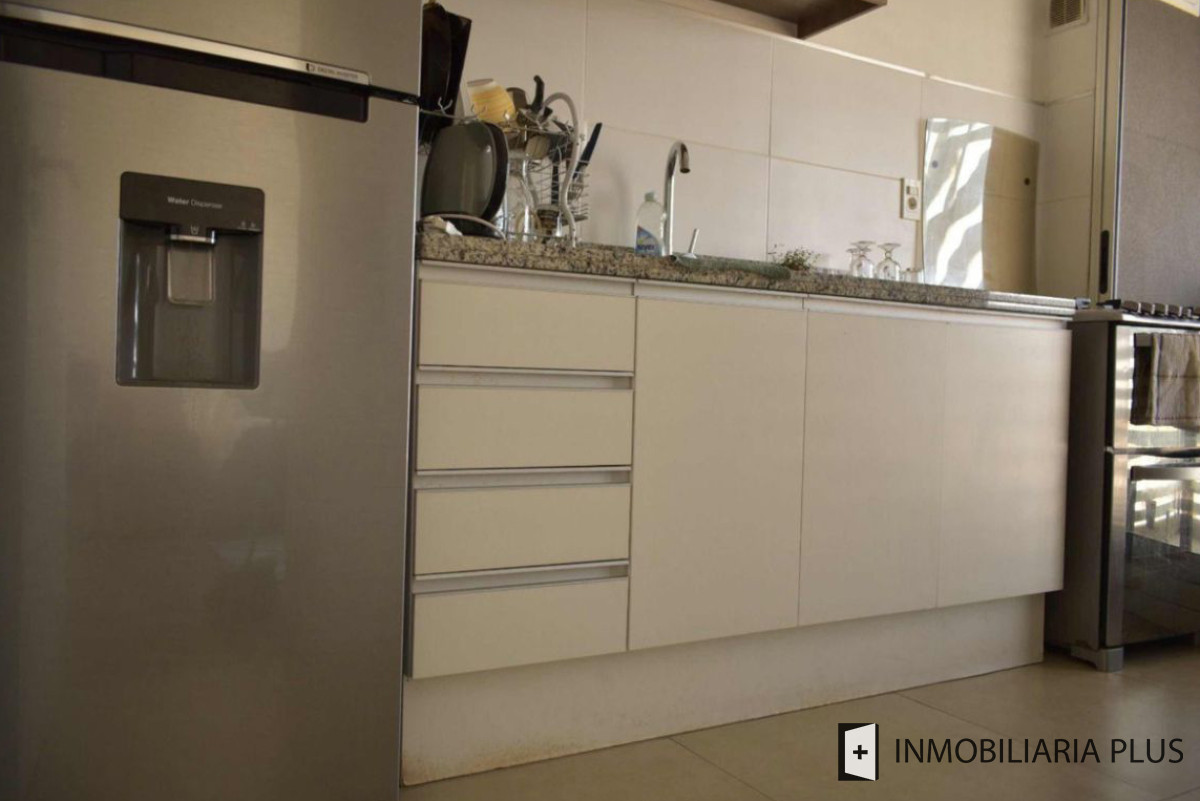 Apartamento ID.852 - Alquiler Apartamento en Parque Batlle con 3 dormitorios Cochera, Terraza Lavadero, Parrillero y Más