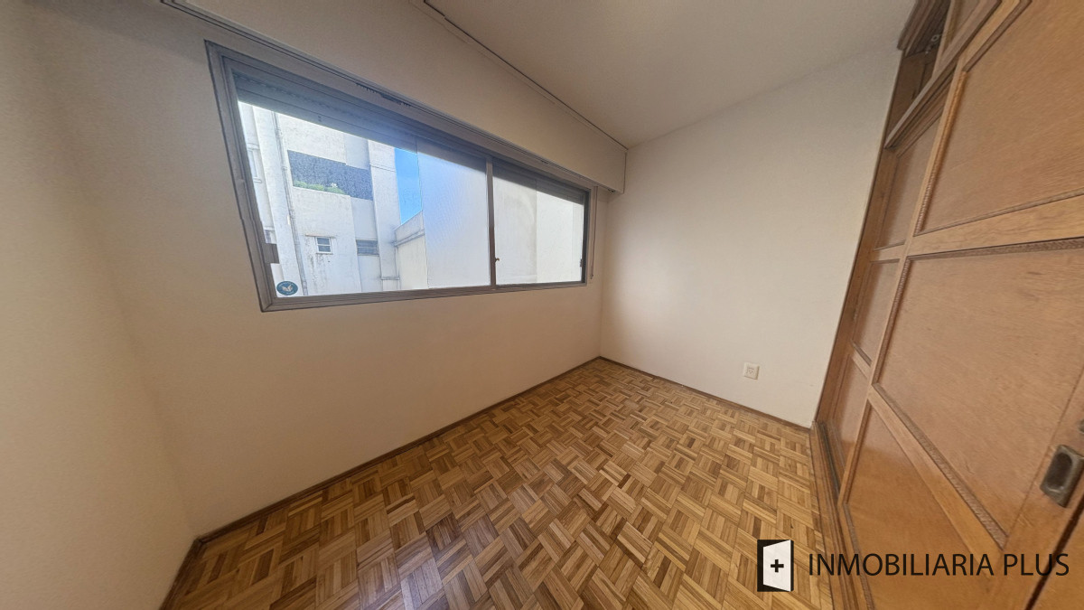 Apartamento ID.1475 - Venta de Apartamento de 3 Dormitorios 2 baños, Lavadero y Garaje en el centro de Montevideo