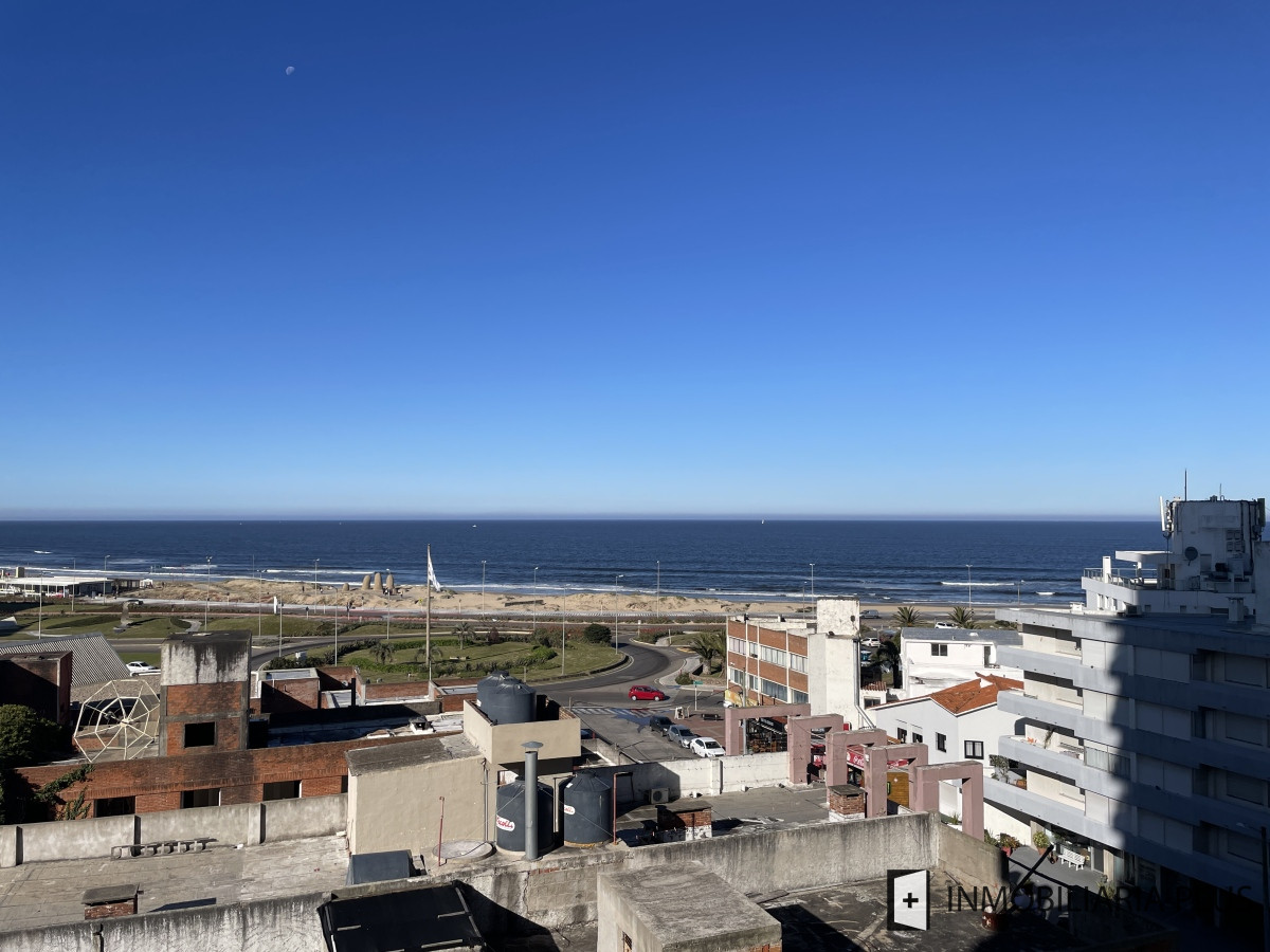 Apartamento ID.1314 - Alquiler de apartamento frente a la playa en Mansa con 4 Dormitorios, 4 Baños, con Parrillero, Gym, Juegos Infantiles, Garaje y más en Punta del Este