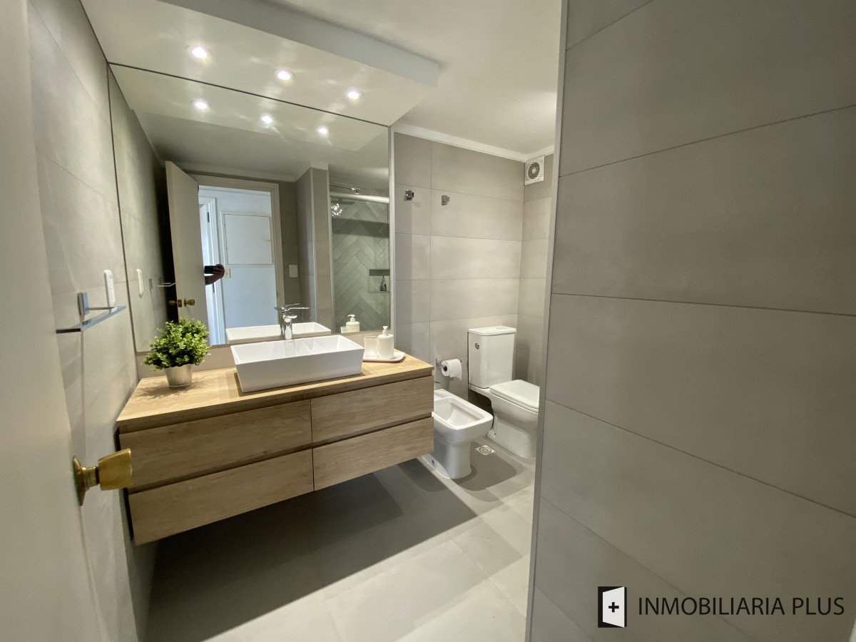 Apartamento ID.962 - Venta de Apartamento de 160 m2 en la Península a 200 MTS del MAR con Garaje, Gym y más en Punta del Este