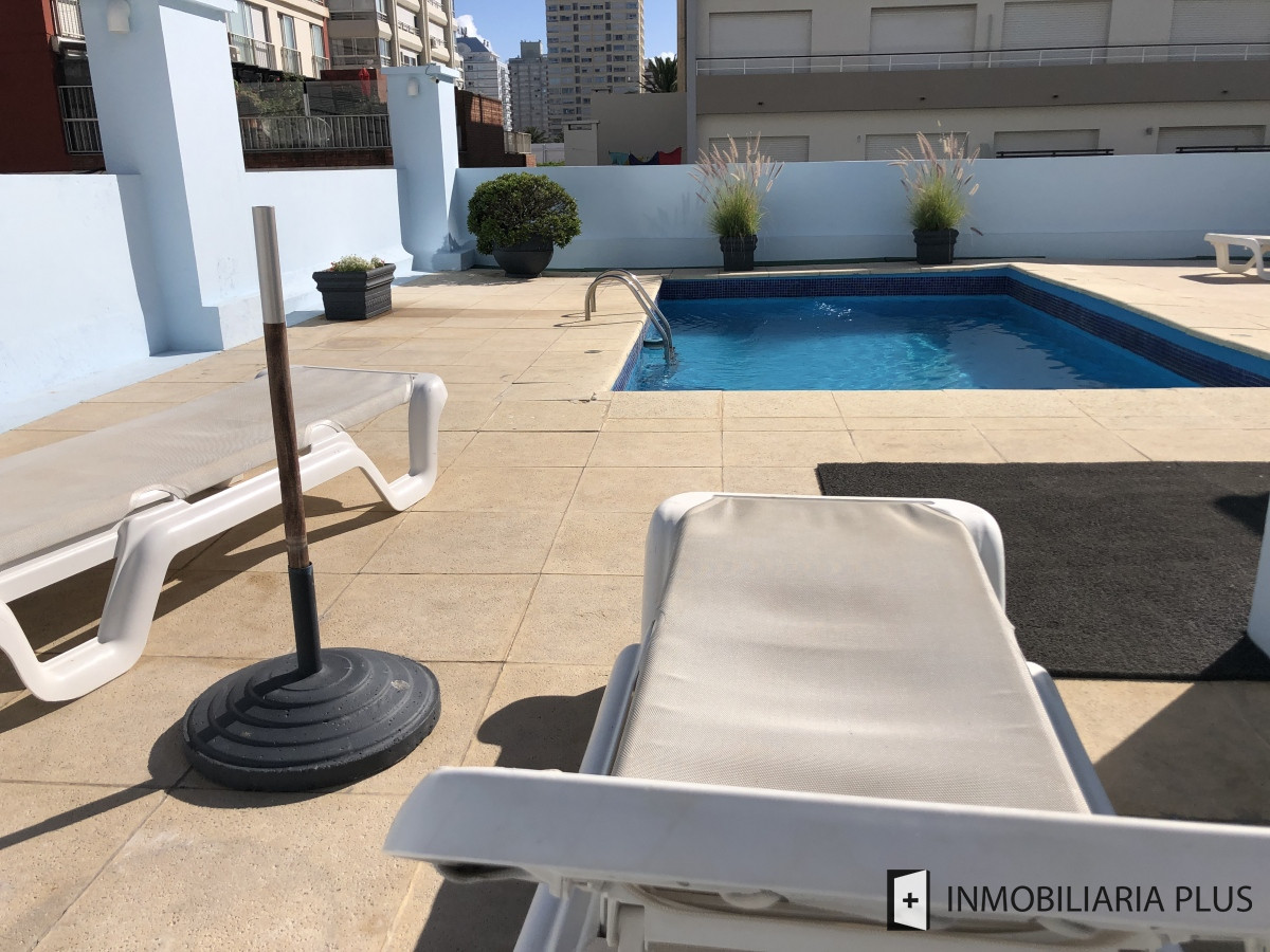 Apartamento ID.860 - Alquilo apartamento con PISCINA y parrillero propio para 4 personas a pasos del PUERTO de Puerto de Punta del Este C790A