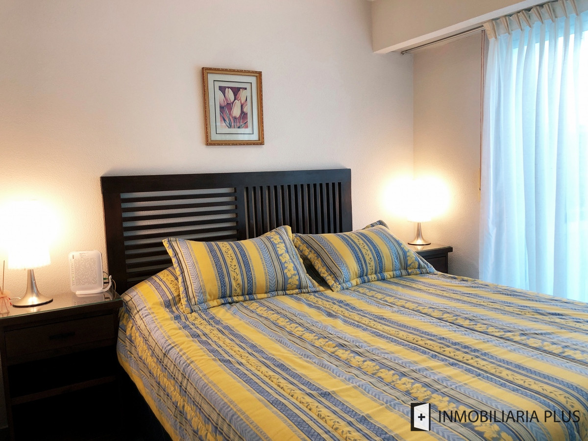 Apartamento ID.860 - Alquilo apartamento con PISCINA y parrillero propio para 4 personas a pasos del PUERTO de Puerto de Punta del Este C790A
